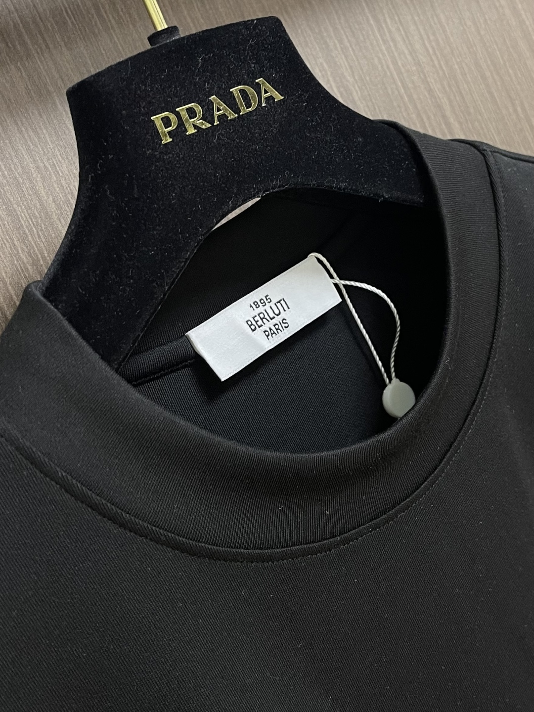 Berluti 布鲁提 2026SS夏季短袖圆领T恤打底衫，胸前简约logo设计，简约大气时尚百搭，手感