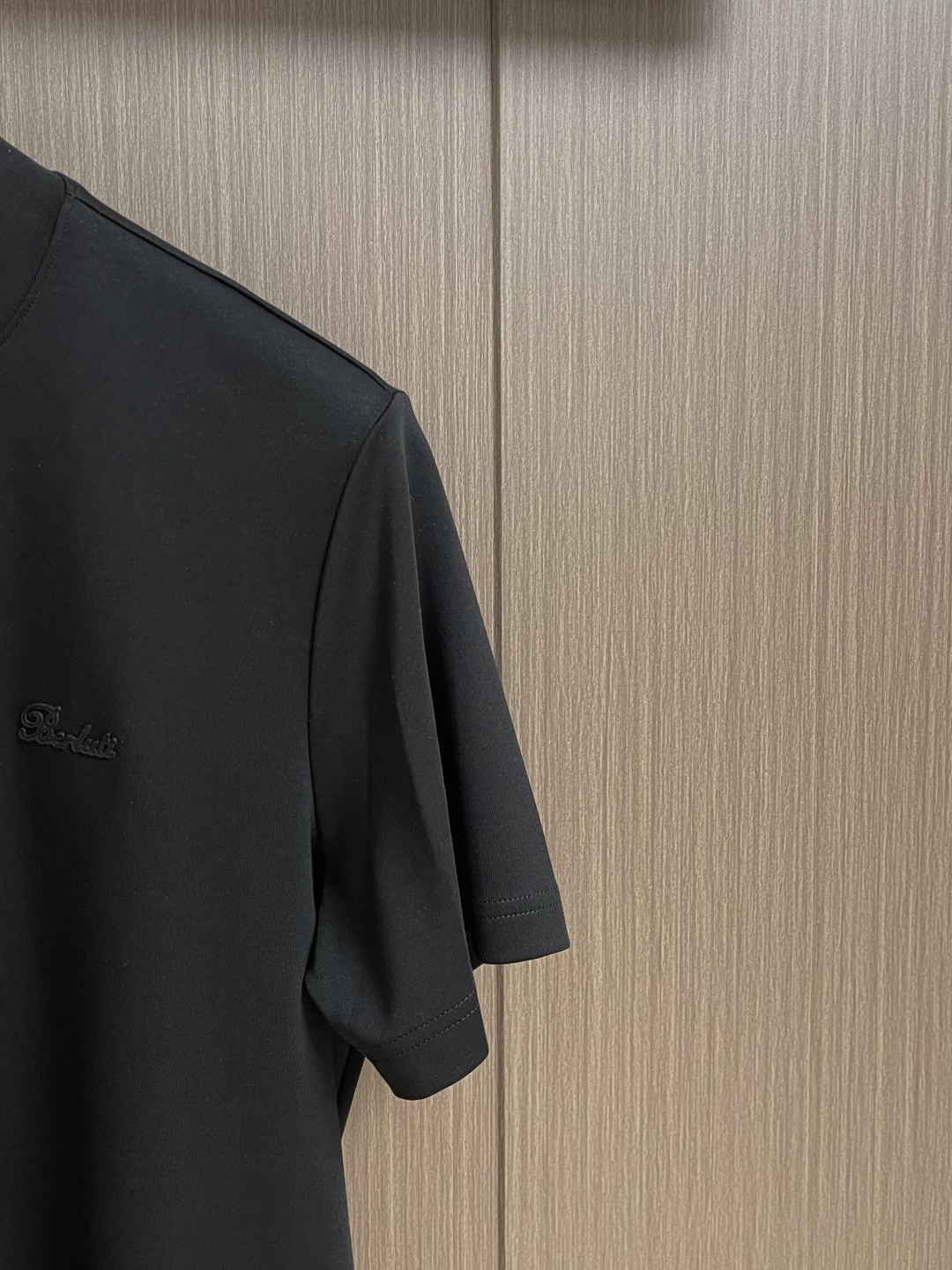 Berluti 布鲁提 2026SS夏季短袖圆领T恤打底衫，胸前简约logo设计，简约大气时尚百搭，手感