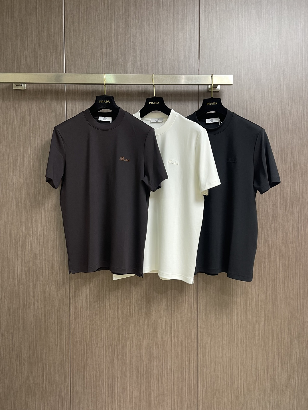 Berluti 布鲁提 2026SS夏季短袖圆领T恤打底衫，胸前简约logo设计，简约大气时尚百搭，手感