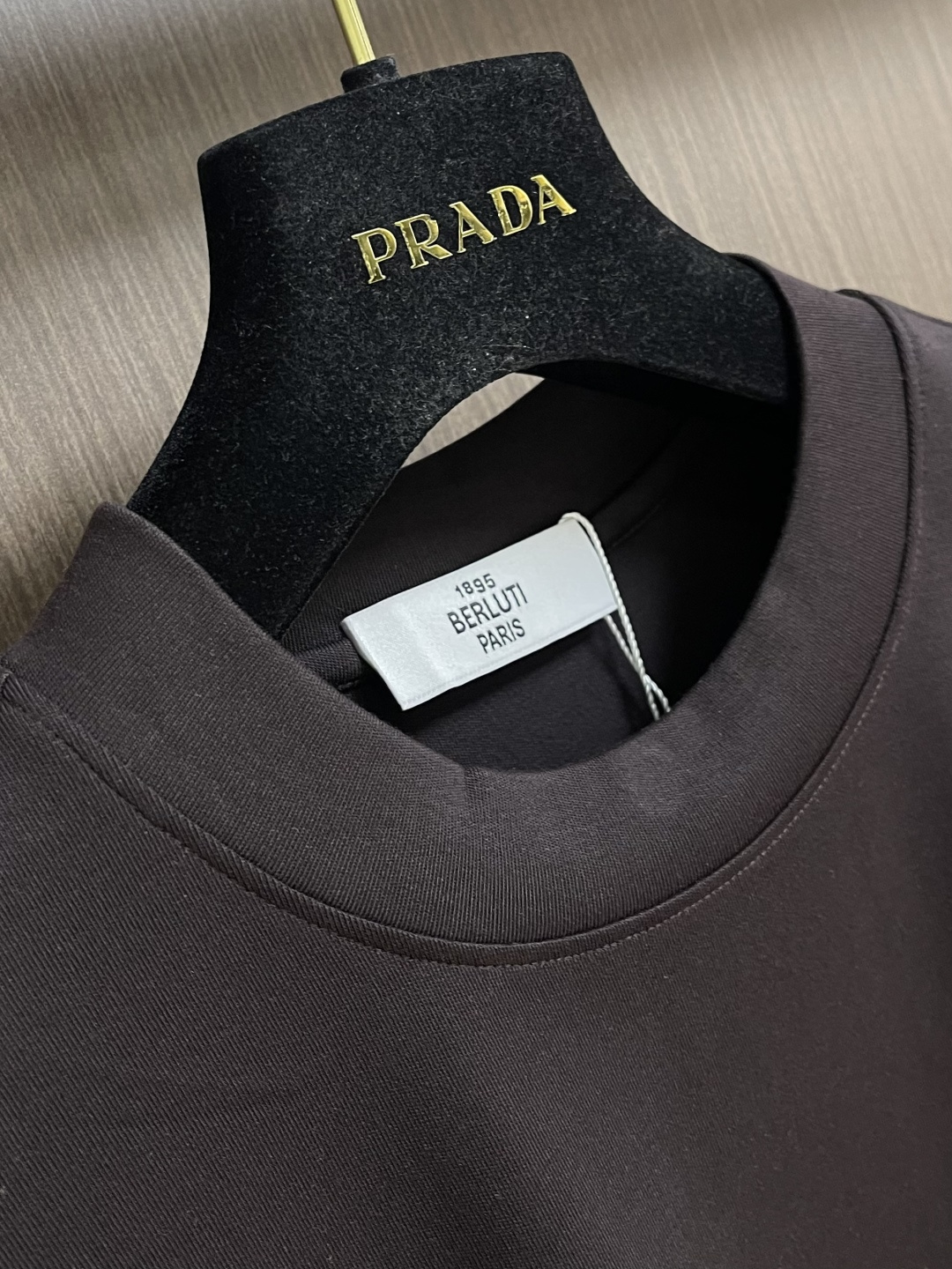 Berluti 布鲁提 2026SS夏季短袖圆领T恤打底衫，胸前简约logo设计，简约大气时尚百搭，手感