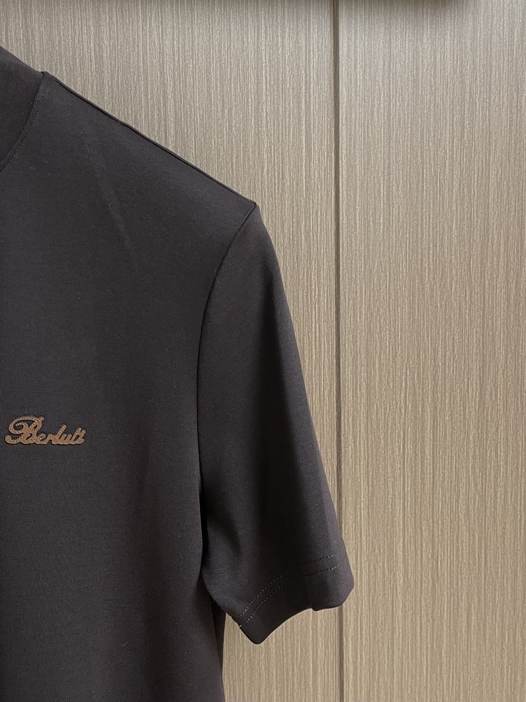 Berluti 布鲁提 2026SS夏季短袖圆领T恤打底衫，胸前简约logo设计，简约大气时尚百搭，手感