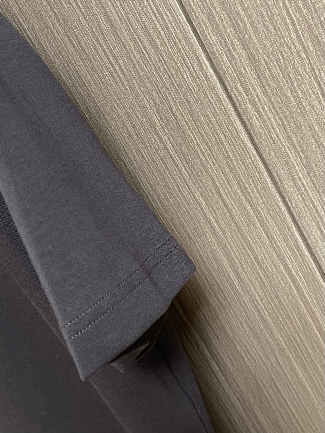 Berluti 布鲁提 2026SS夏季短袖圆领T恤打底衫，胸前简约logo设计，简约大气时尚百搭，手感