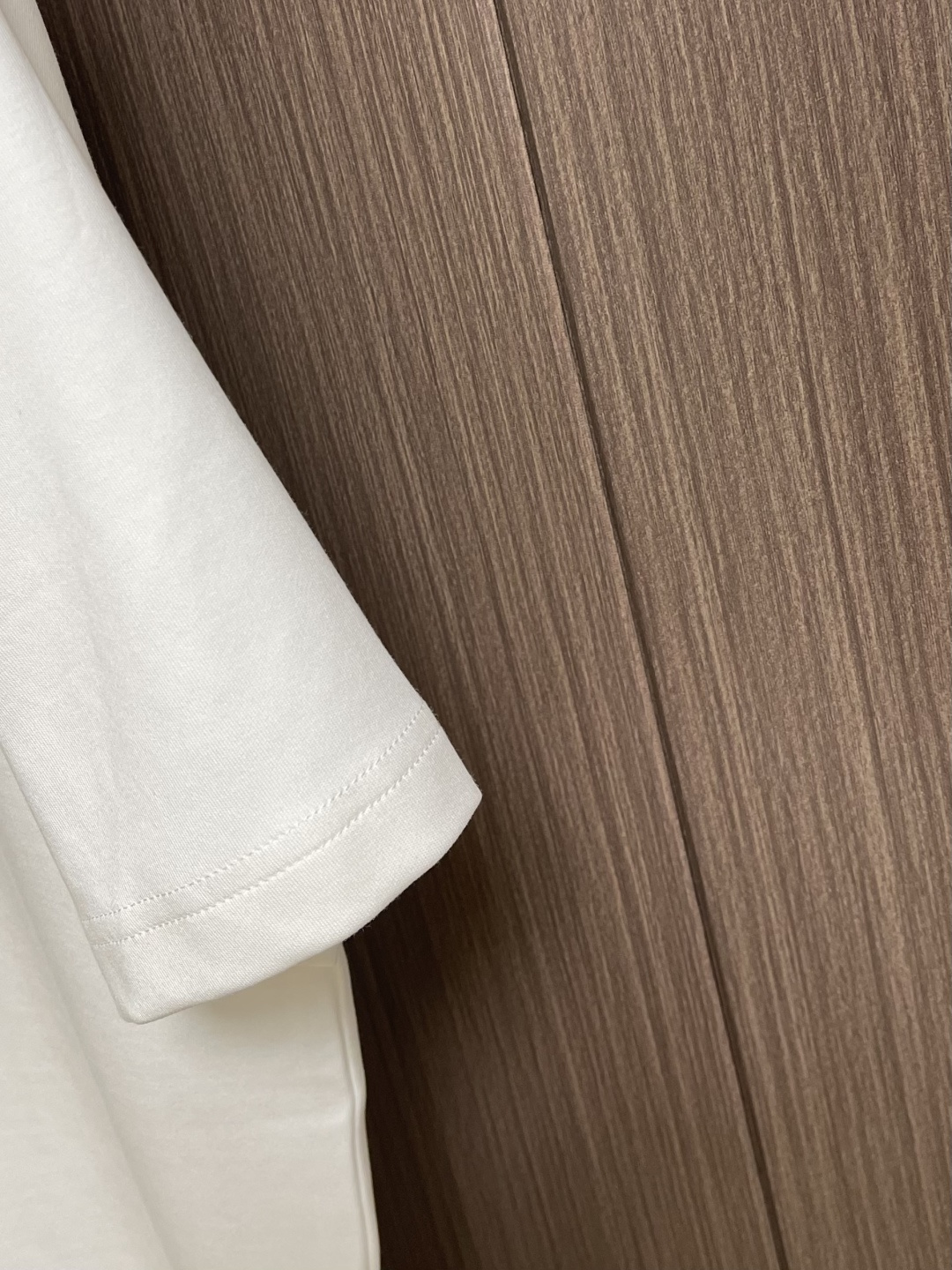 Berluti 布鲁提 2026SS夏季短袖圆领T恤打底衫，胸前简约logo设计，简约大气时尚百搭，手感