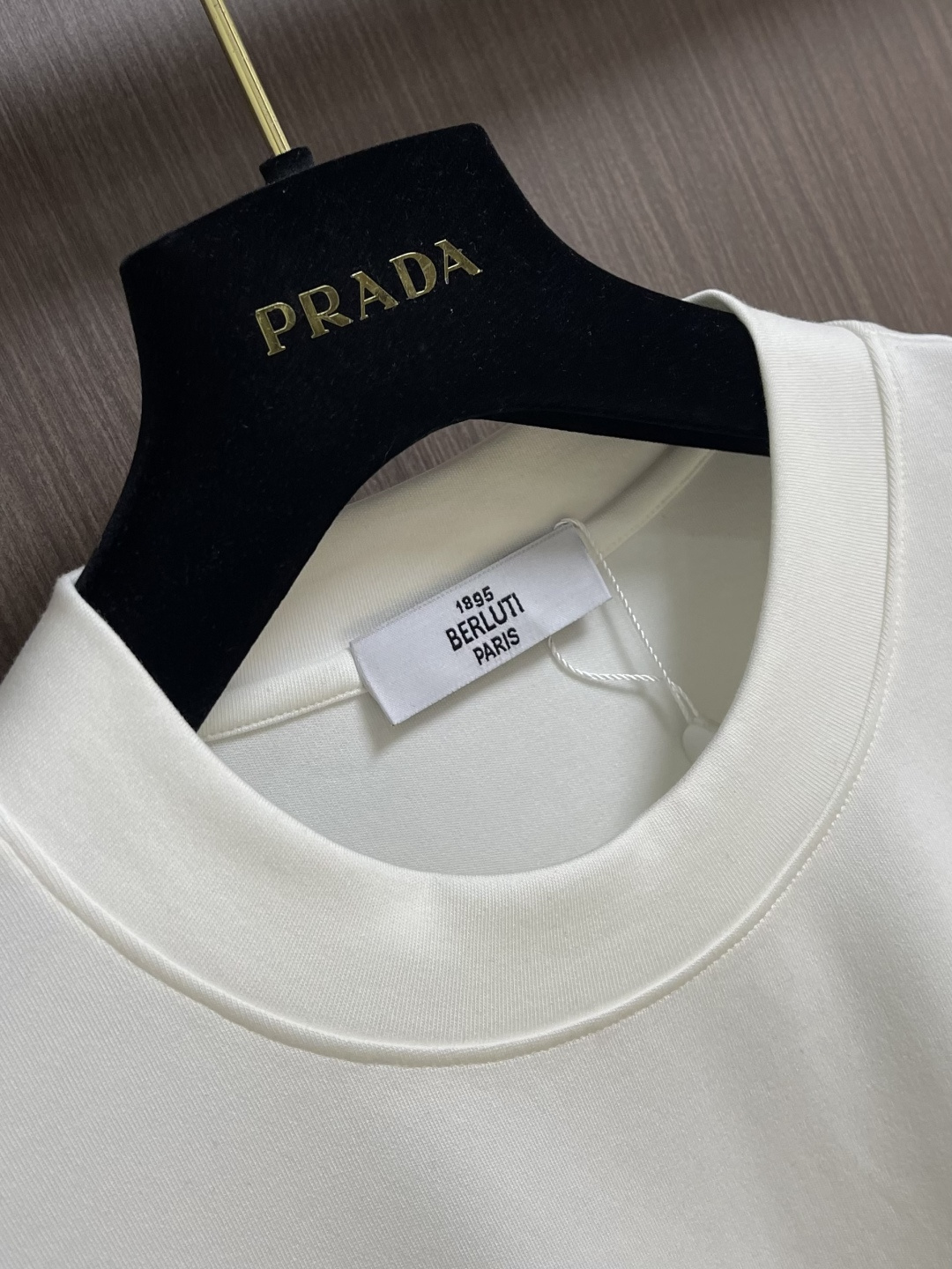 Berluti 布鲁提 2026SS夏季短袖圆领T恤打底衫，胸前简约logo设计，简约大气时尚百搭，手感