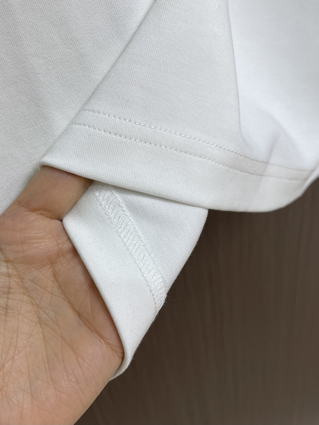 Berluti 布鲁提 2026SS夏季短袖圆领T恤打底衫，胸前简约logo设计，简约大气时尚百搭，手感