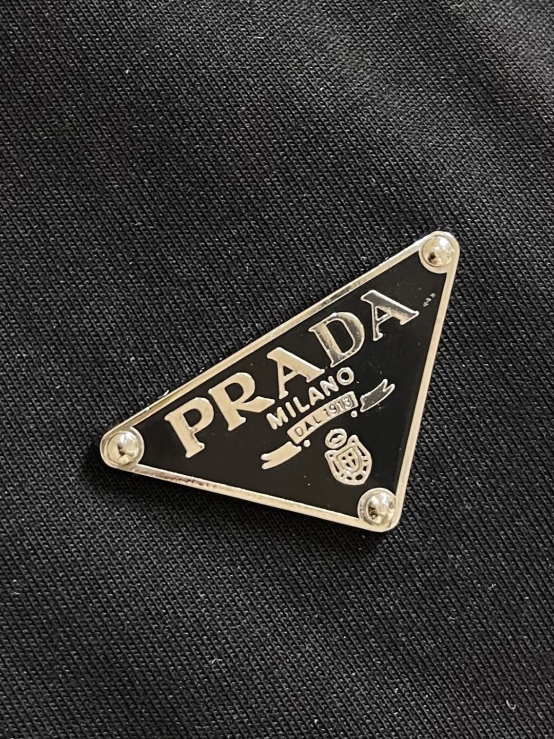 Prada 三角徽标短袖T恤，定制氨丝蛋白双生织 透气清爽 舒适贴肤 色调纯净而高雅 标志性Prada三