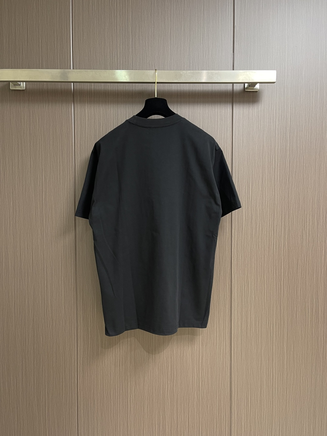 Prada 三角徽标短袖T恤，定制氨丝蛋白双生织 透气清爽 舒适贴肤 色调纯净而高雅 标志性Prada三