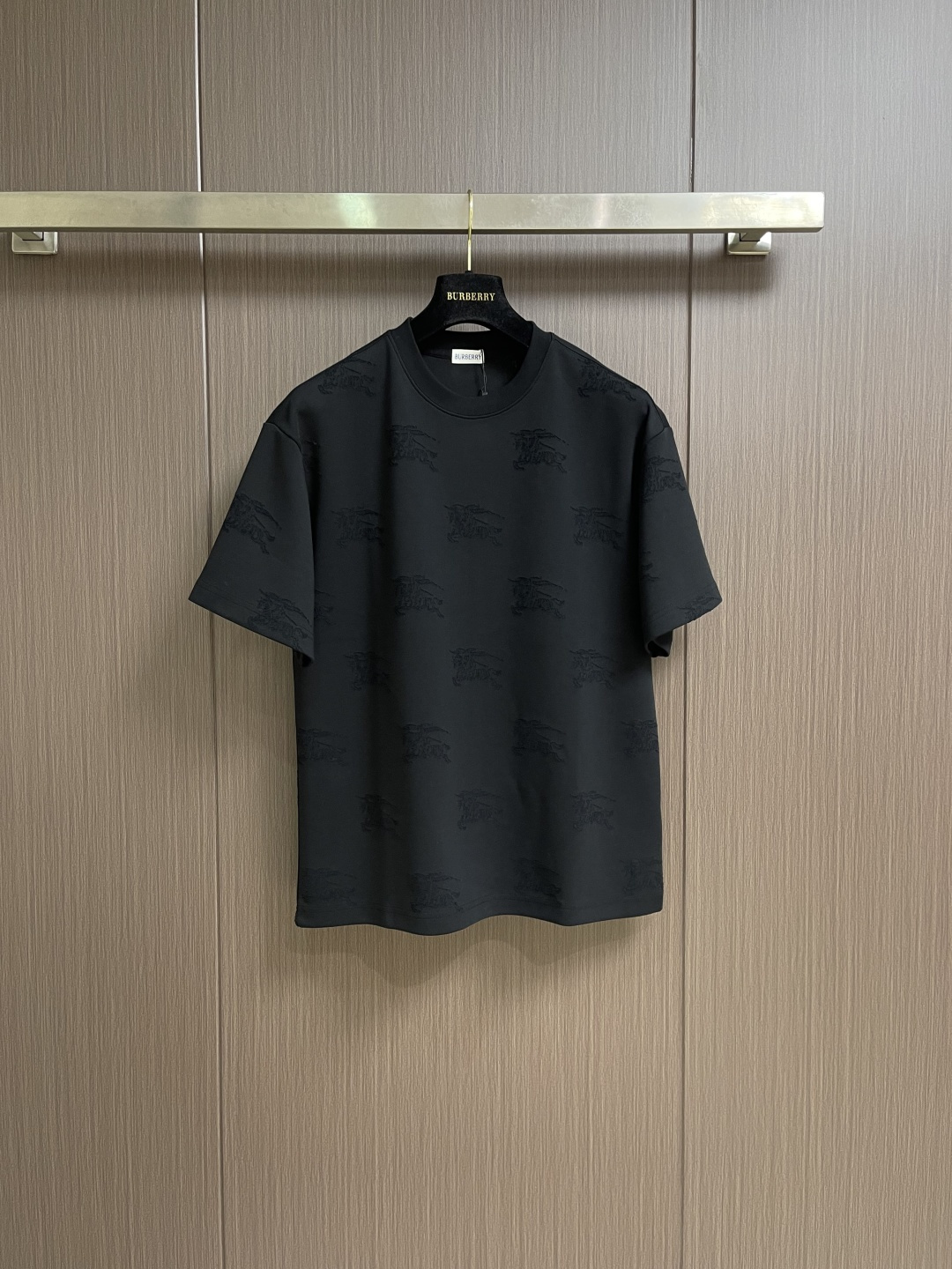 Burberry 2026ss新款战马提花短袖T恤，定织活性双纱纯棉面料！采用32s双纱面料，230g；