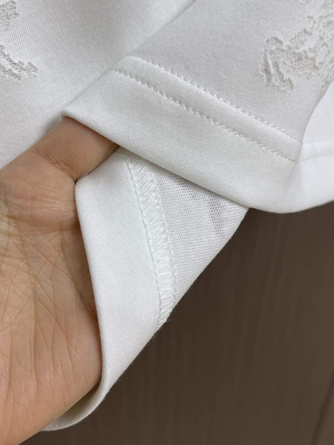 Burberry 2026ss新款战马提花短袖T恤，定织活性双纱纯棉面料！采用32s双纱面料，230g；