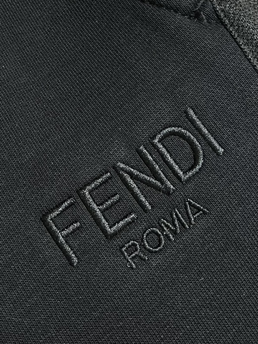 FENDI 2026ss 早春新款侧边双F织带卫裤，客供高支柔软牛肚卫衣面料，透气舒适，柔软贴肤呵护，长
