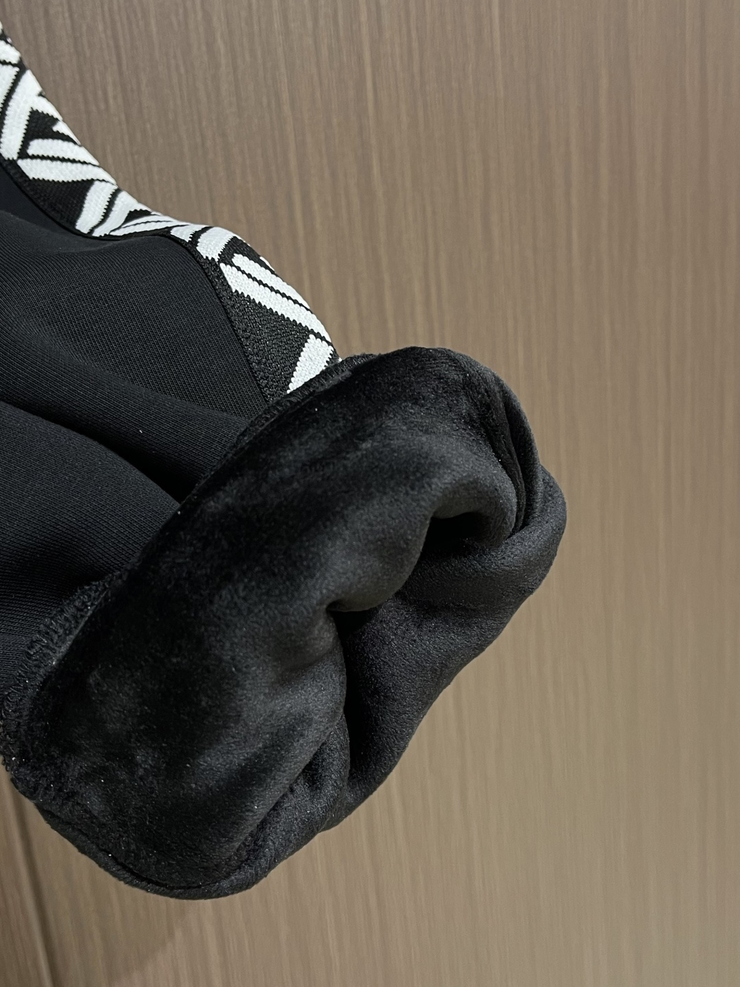 FENDI 2026ss 早春新款侧边双F织带卫裤，客供高支柔软牛肚卫衣面料，透气舒适，柔软贴肤呵护，长