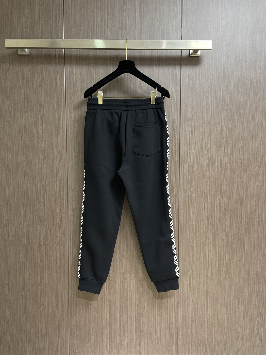 FENDI 2026ss 早春新款侧边双F织带卫裤，客供高支柔软牛肚卫衣面料，透气舒适，柔软贴肤呵护，长