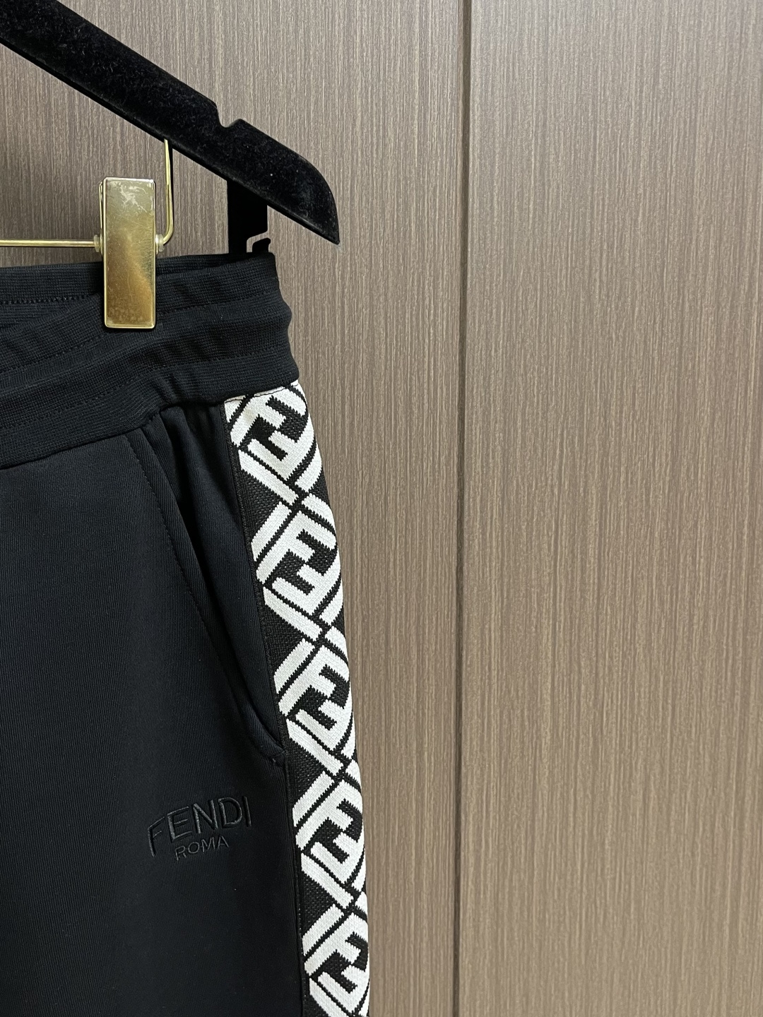 FENDI 2026ss 早春新款侧边双F织带卫裤，客供高支柔软牛肚卫衣面料，透气舒适，柔软贴肤呵护，长