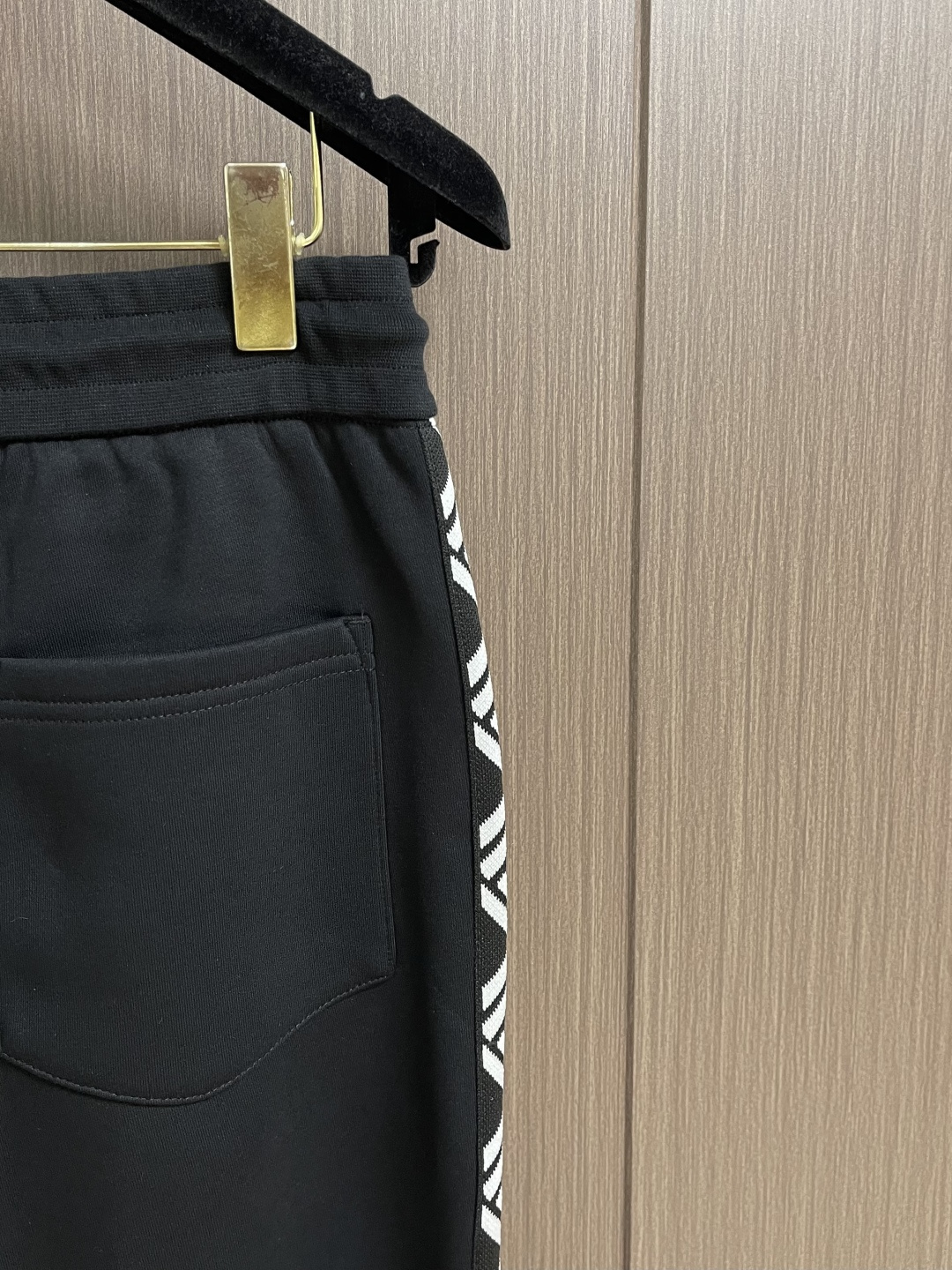 FENDI 2026ss 早春新款侧边双F织带卫裤，客供高支柔软牛肚卫衣面料，透气舒适，柔软贴肤呵护，长