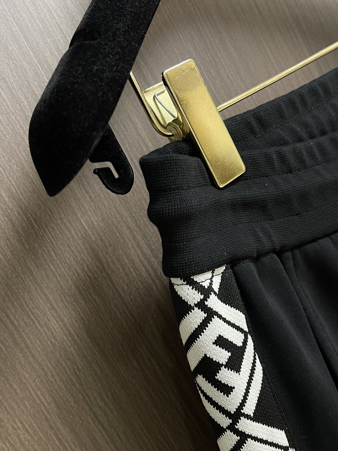 FENDI 2026ss 早春新款侧边双F织带卫裤，客供高支柔软牛肚卫衣面料，透气舒适，柔软贴肤呵护，长