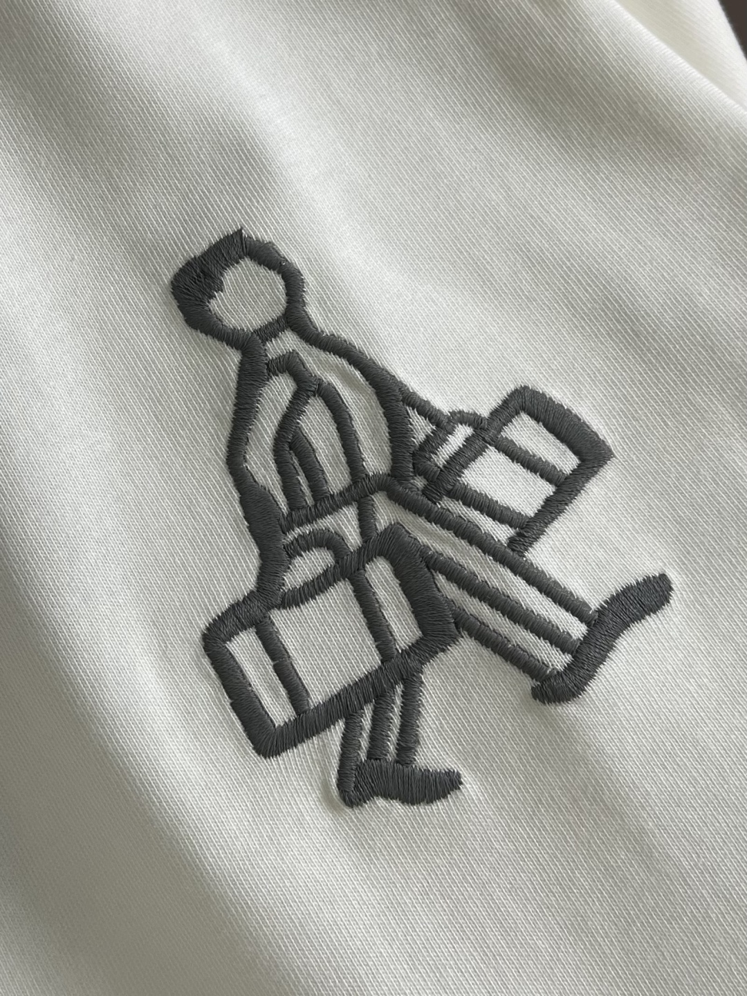 PRADA 2026ss新款前后刺绣logo短袖T恤，采用原板独家定制260克32支双纱纯棉面料质感非常