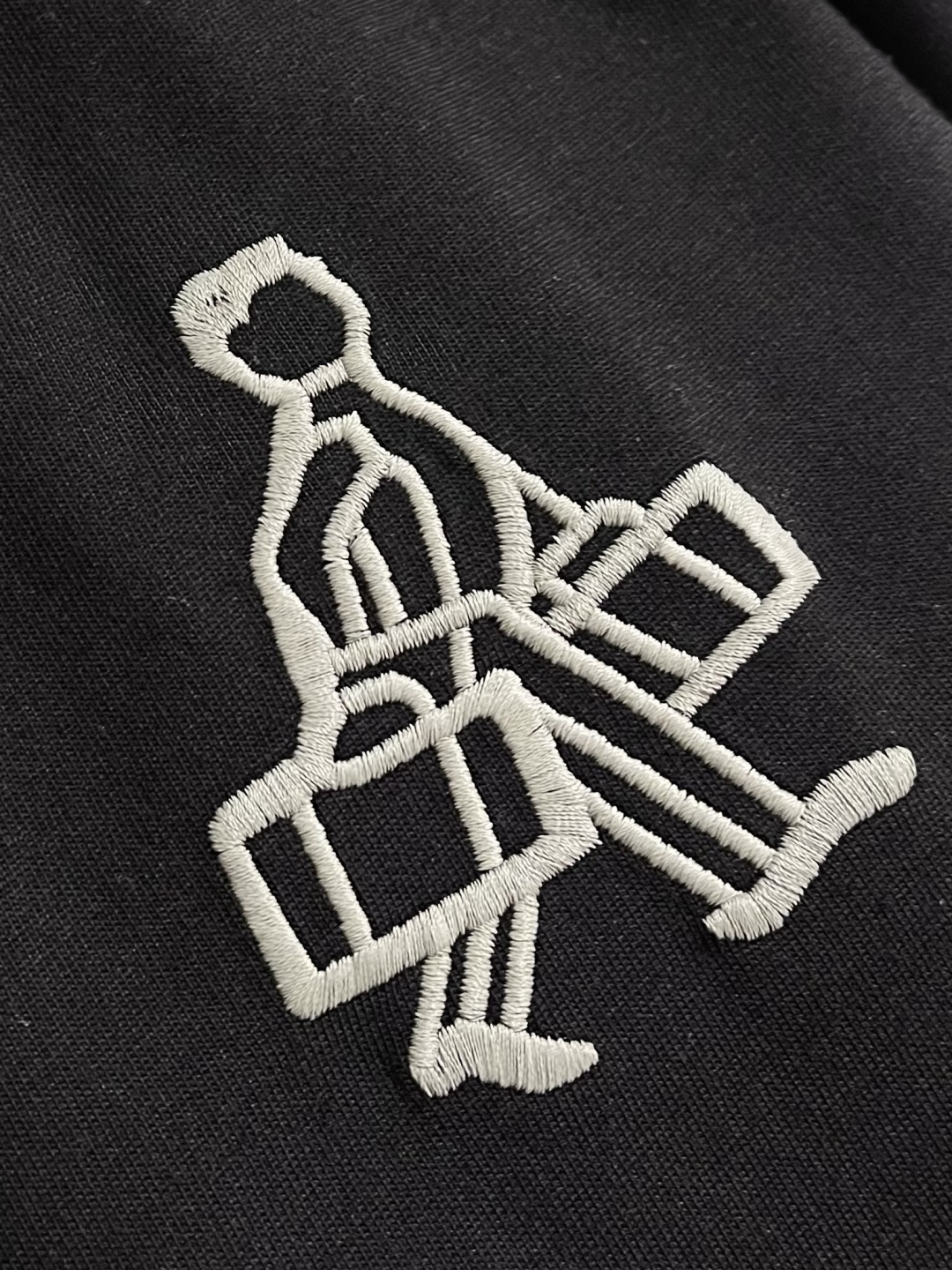 PRADA 2026ss新款前后刺绣logo短袖T恤，采用原板独家定制260克32支双纱纯棉面料质感非常