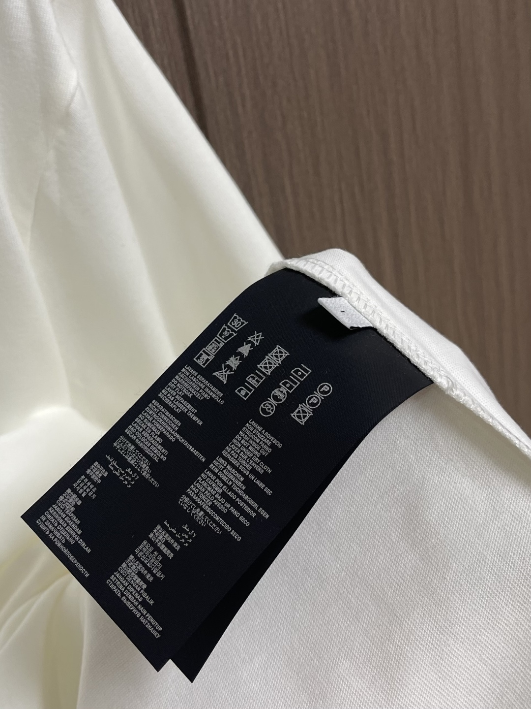 PRADA 2026ss新款前后刺绣logo短袖T恤，采用原板独家定制260克32支双纱纯棉面料质感非常