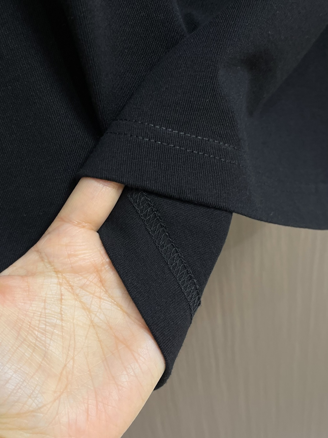 Dior 2026SS早春新款刺绣标识短袖T恤，基础款推荐！百搭战神！字母立体绣花设计．字母logo立体