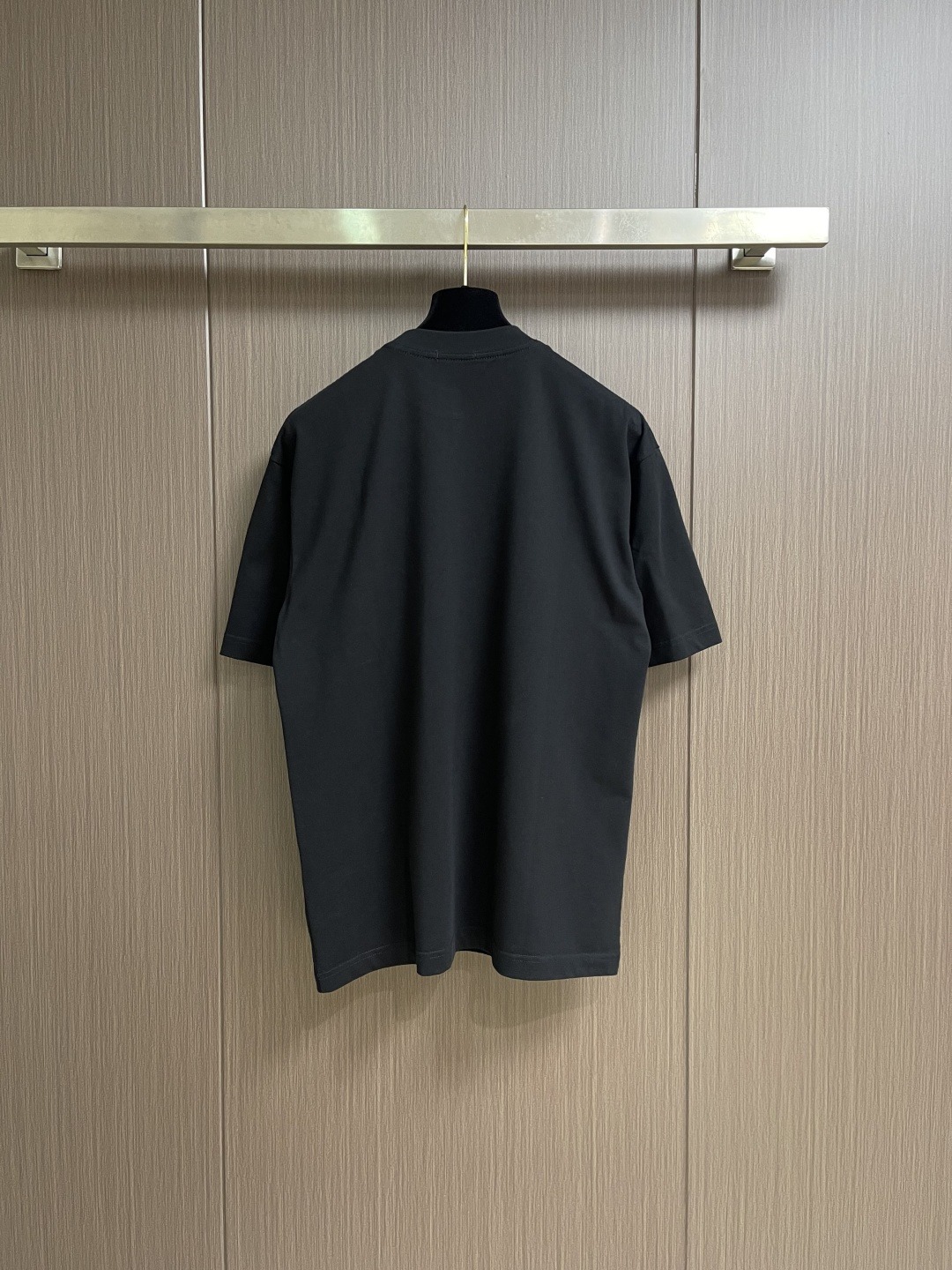 Dior 2026SS早春新款刺绣标识短袖T恤，基础款推荐！百搭战神！字母立体绣花设计．字母logo立体