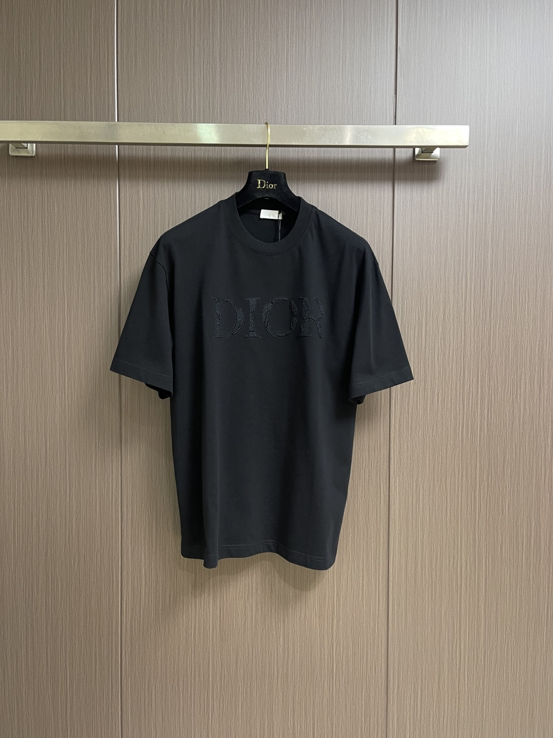 Dior 2026SS早春新款刺绣标识短袖T恤，基础款推荐！百搭战神！字母立体绣花设计．字母logo立体