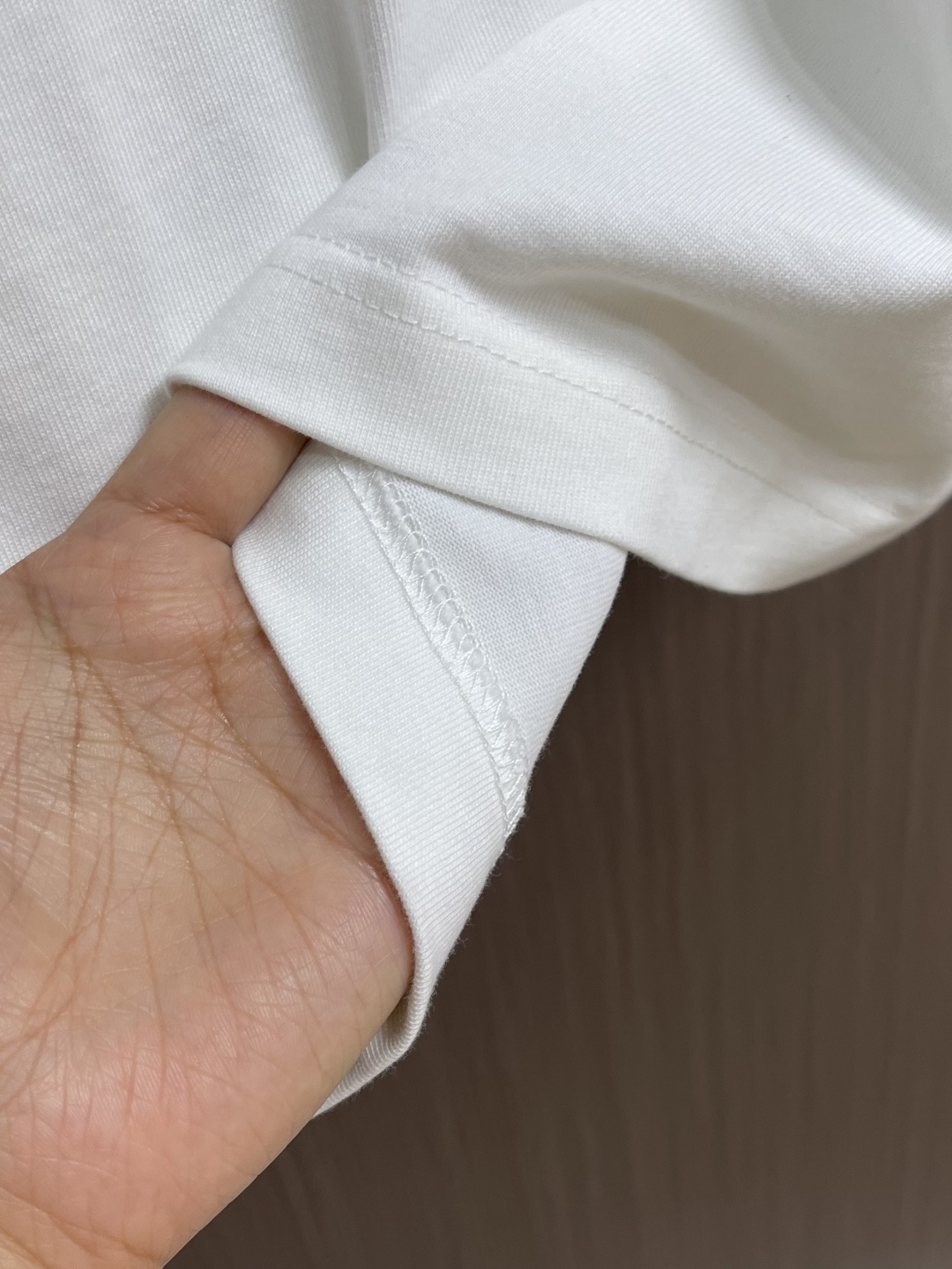 Dior 2026SS早春新款刺绣标识短袖T恤，基础款推荐！百搭战神！字母立体绣花设计．字母logo立体