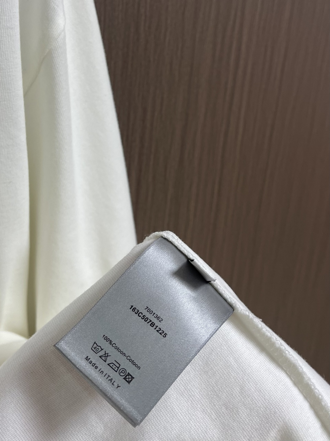 Dior 2026SS早春新款刺绣标识短袖T恤，基础款推荐！百搭战神！字母立体绣花设计．字母logo立体