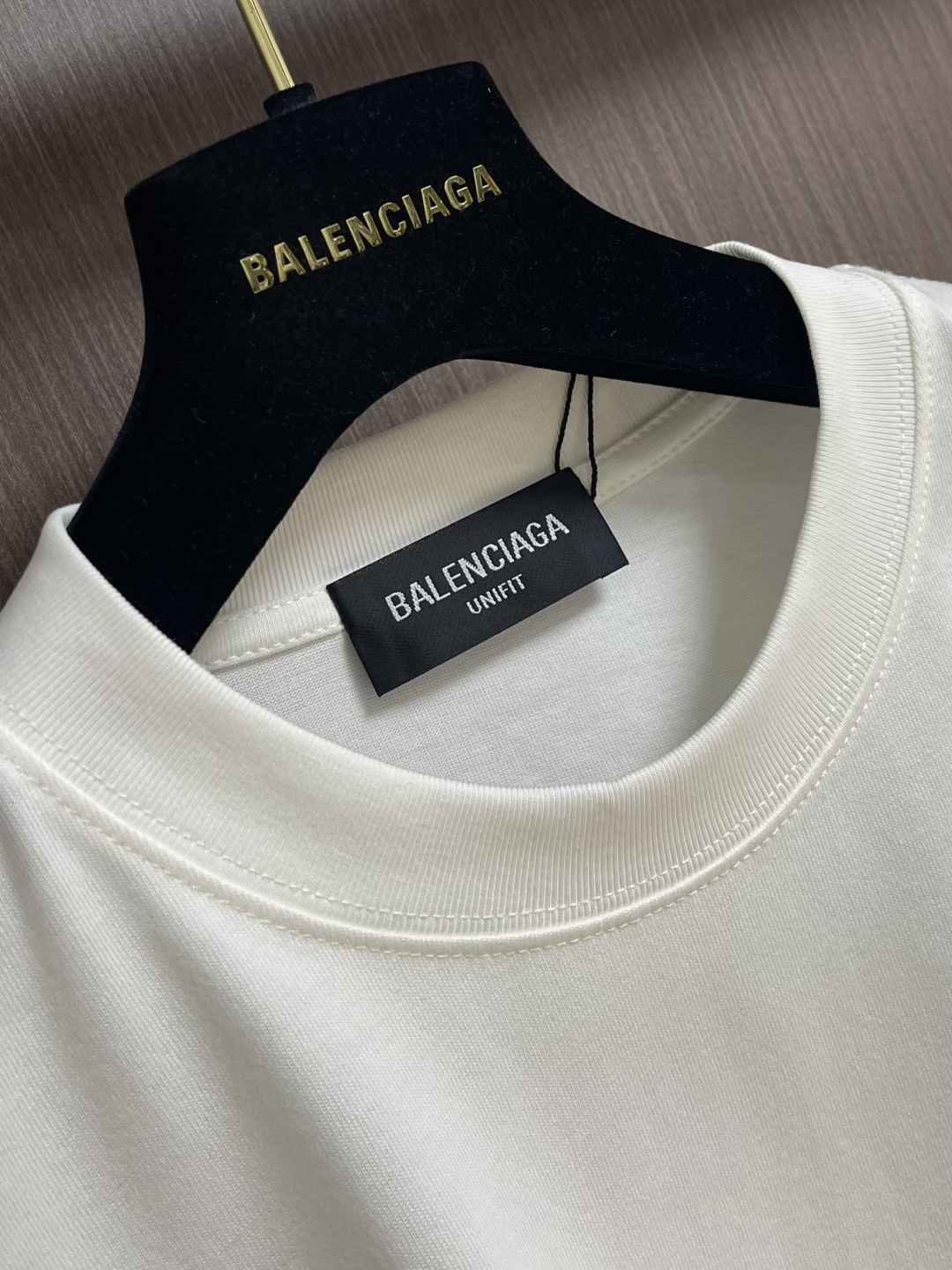 Balenciaga 涂鸦字母logo短袖T恤 独具时尚创意的涂鸦图案 休闲宽松版型 适合各种身材 上身
