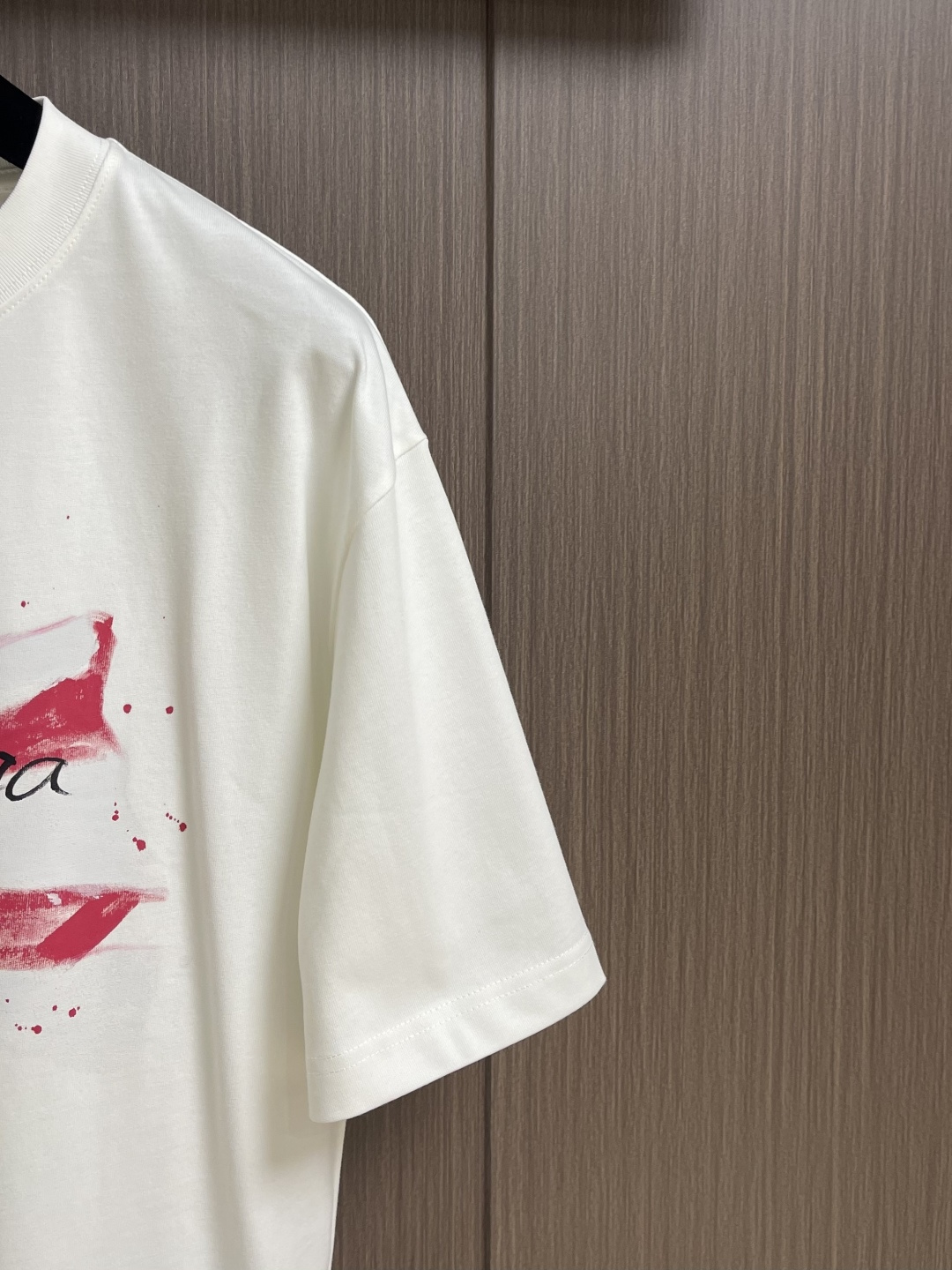 Balenciaga 涂鸦字母logo短袖T恤 独具时尚创意的涂鸦图案 休闲宽松版型 适合各种身材 上身