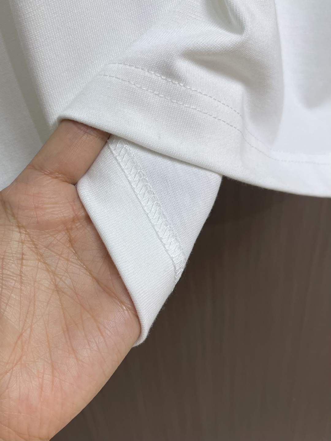 Balenciaga 涂鸦字母logo短袖T恤 独具时尚创意的涂鸦图案 休闲宽松版型 适合各种身材 上身