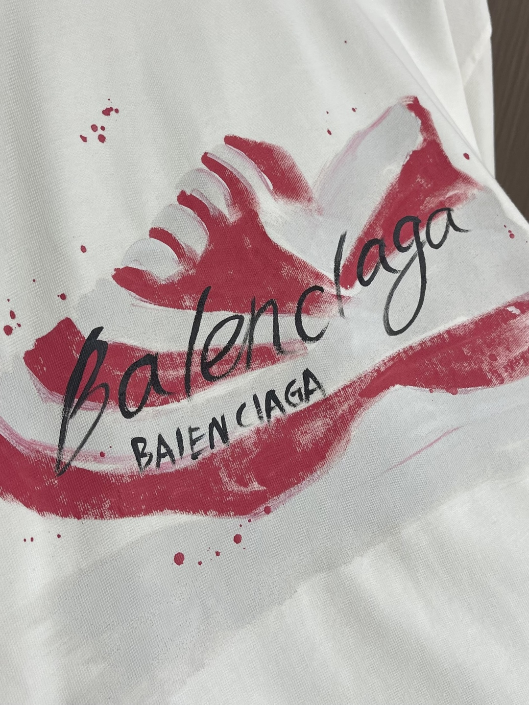 Balenciaga 涂鸦字母logo短袖T恤 独具时尚创意的涂鸦图案 休闲宽松版型 适合各种身材 上身