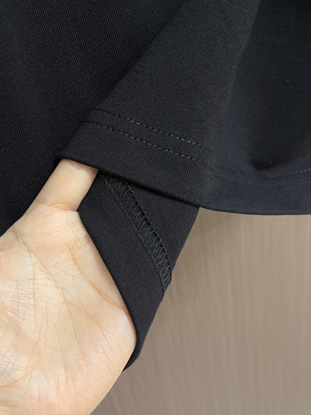 Balenciaga 涂鸦字母logo短袖T恤 独具时尚创意的涂鸦图案 休闲宽松版型 适合各种身材 上身