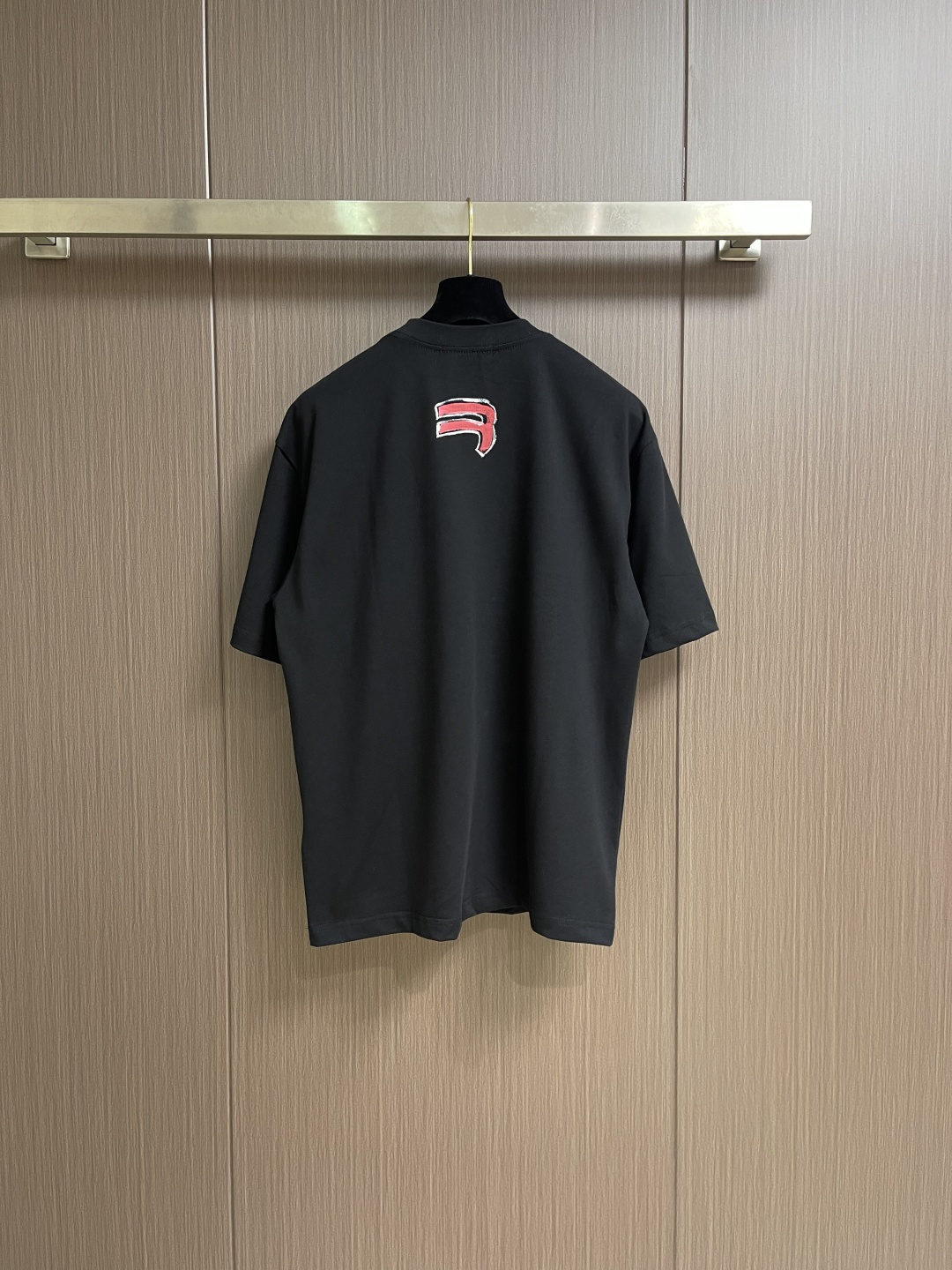 Balenciaga 涂鸦字母logo短袖T恤 独具时尚创意的涂鸦图案 休闲宽松版型 适合各种身材 上身