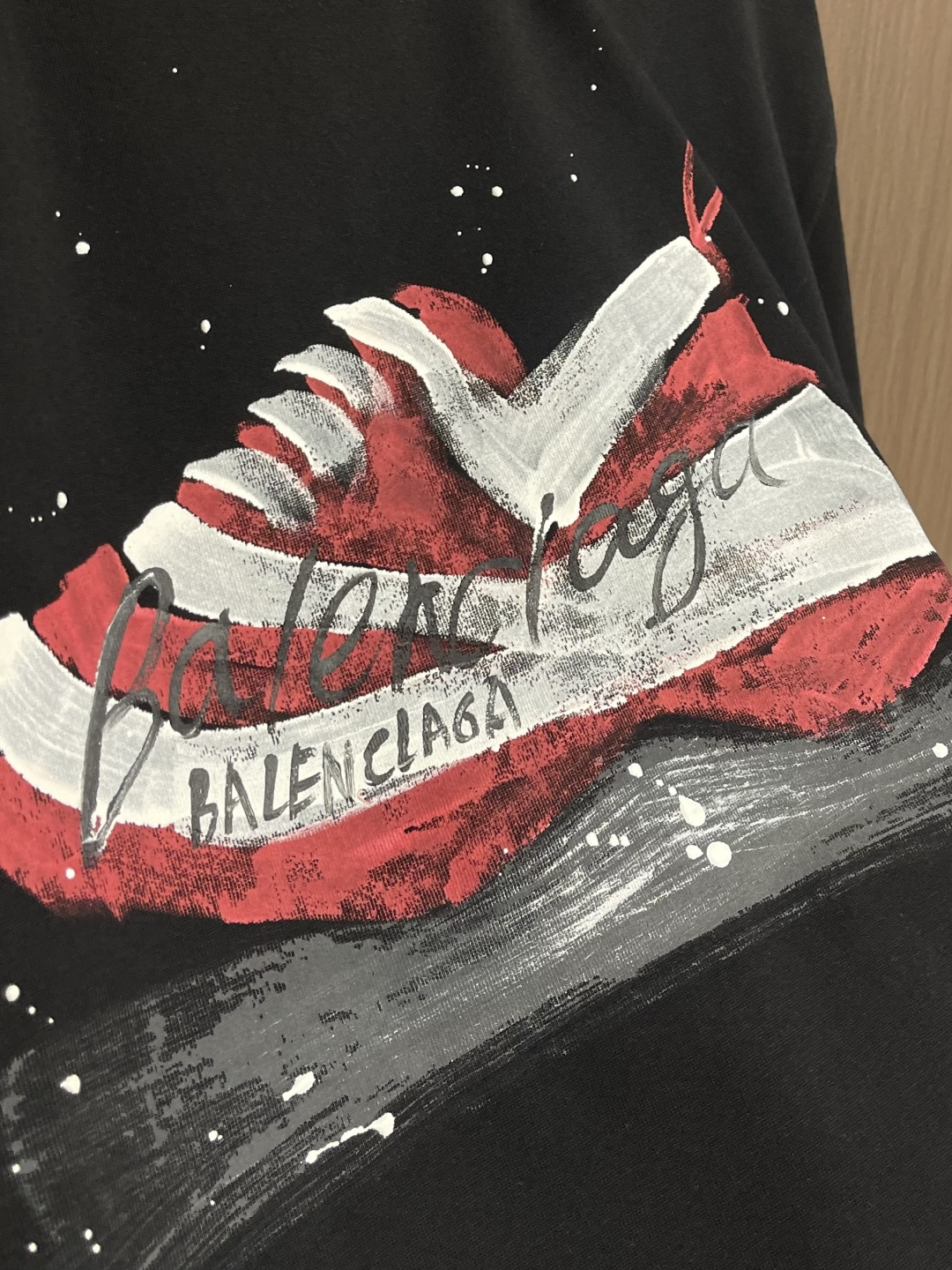 Balenciaga 涂鸦字母logo短袖T恤 独具时尚创意的涂鸦图案 休闲宽松版型 适合各种身材 上身