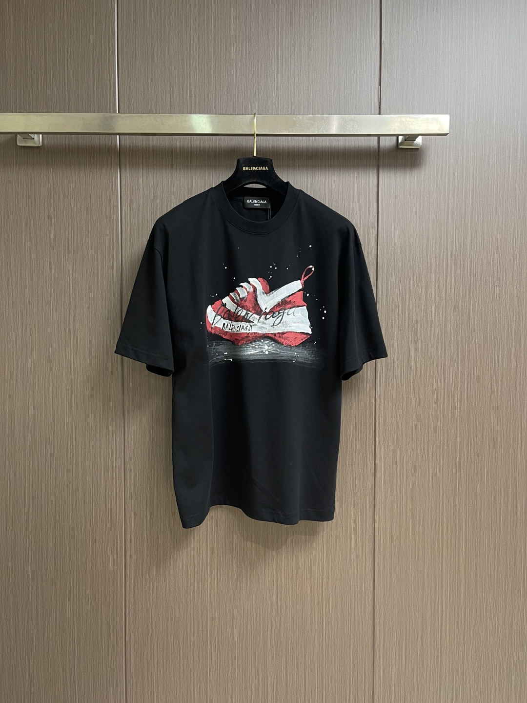 Balenciaga 涂鸦字母logo短袖T恤 独具时尚创意的涂鸦图案 休闲宽松版型 适合各种身材 上身