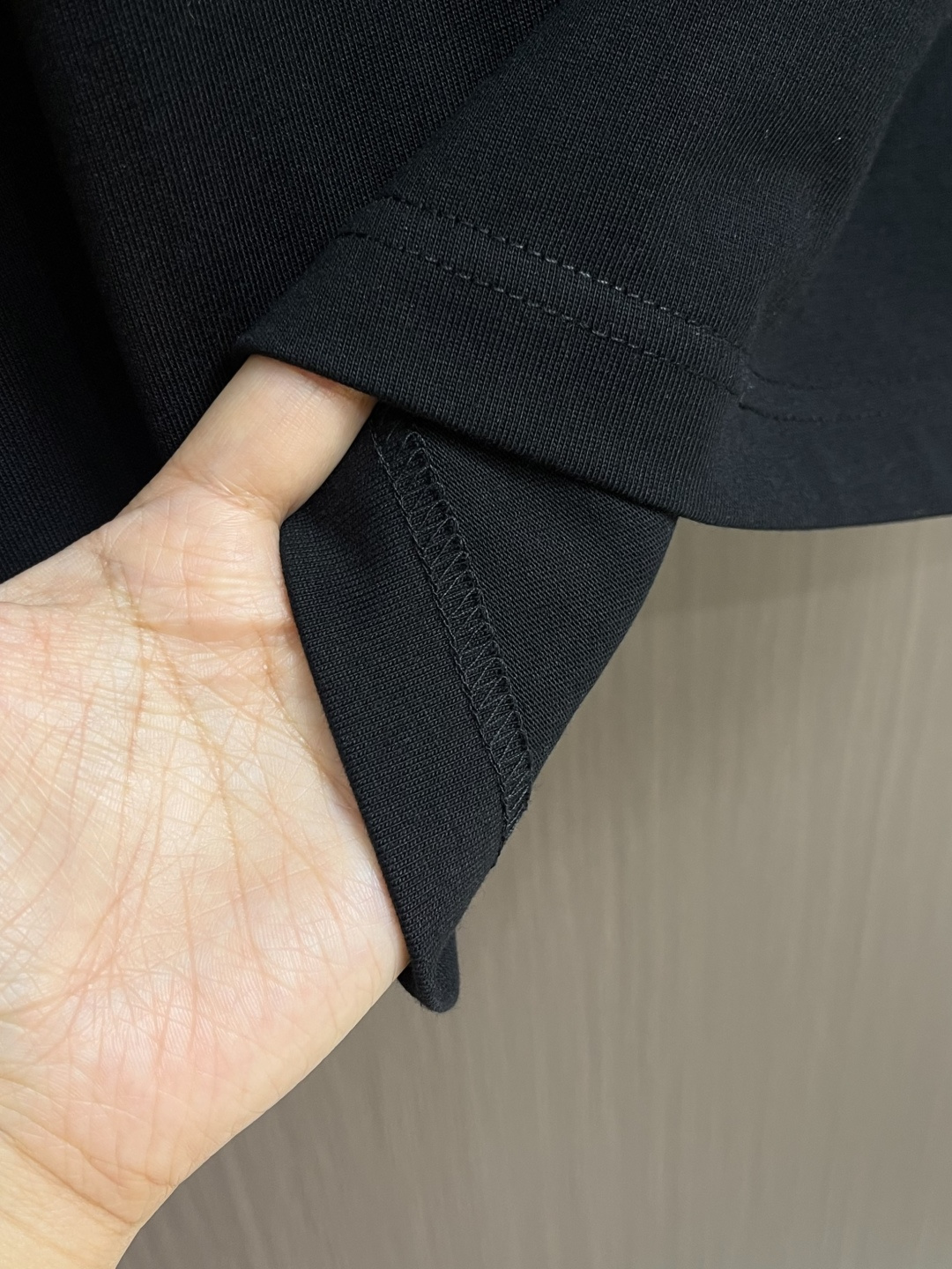 Balenciaga 前后刺绣字母logo标识短袖T恤，百分百定织定染纯棉面料 整体洗水做旧工艺 手感柔