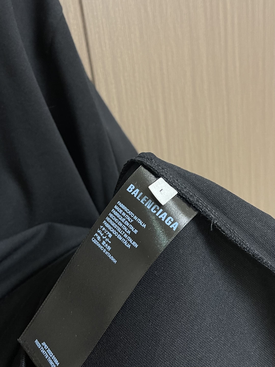 Balenciaga 前后刺绣字母logo标识短袖T恤，百分百定织定染纯棉面料 整体洗水做旧工艺 手感柔