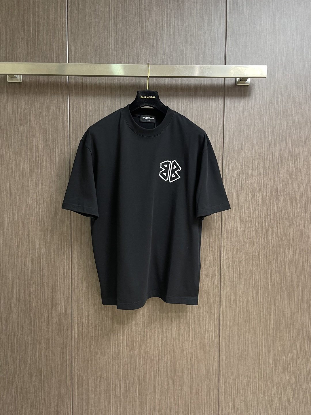 Balenciaga 前后刺绣字母logo标识短袖T恤，百分百定织定染纯棉面料 整体洗水做旧工艺 手感柔