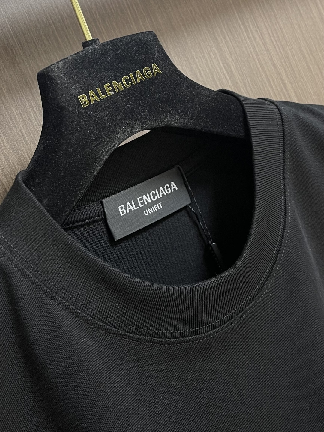 Balenciaga 前后刺绣字母logo标识短袖T恤，百分百定织定染纯棉面料 整体洗水做旧工艺 手感柔
