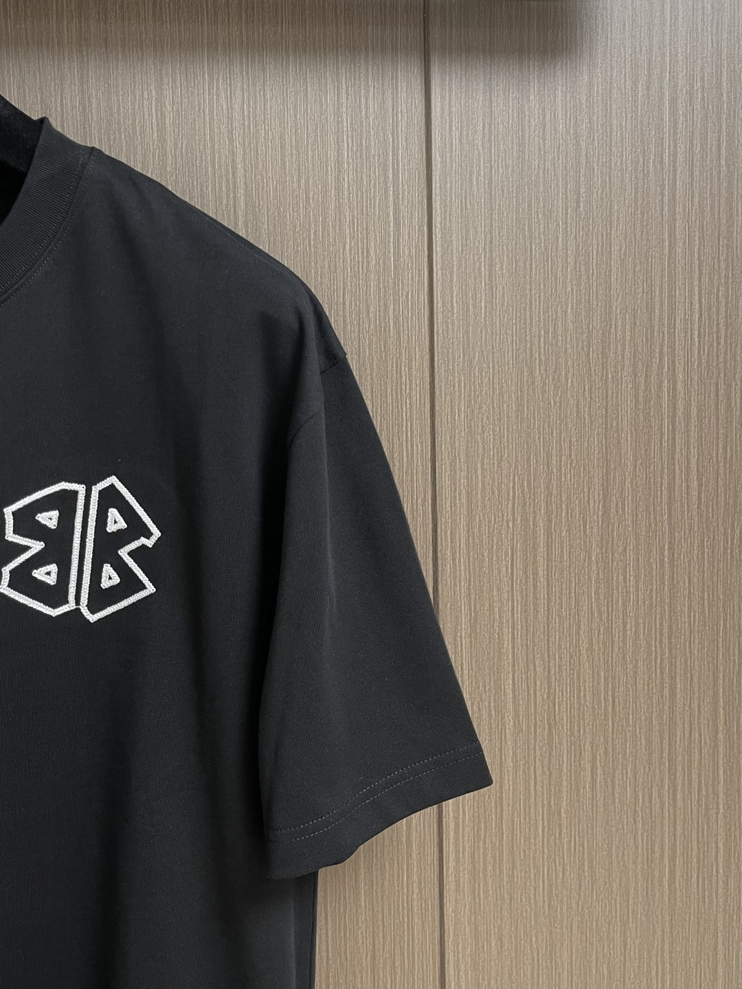 Balenciaga 前后刺绣字母logo标识短袖T恤，百分百定织定染纯棉面料 整体洗水做旧工艺 手感柔