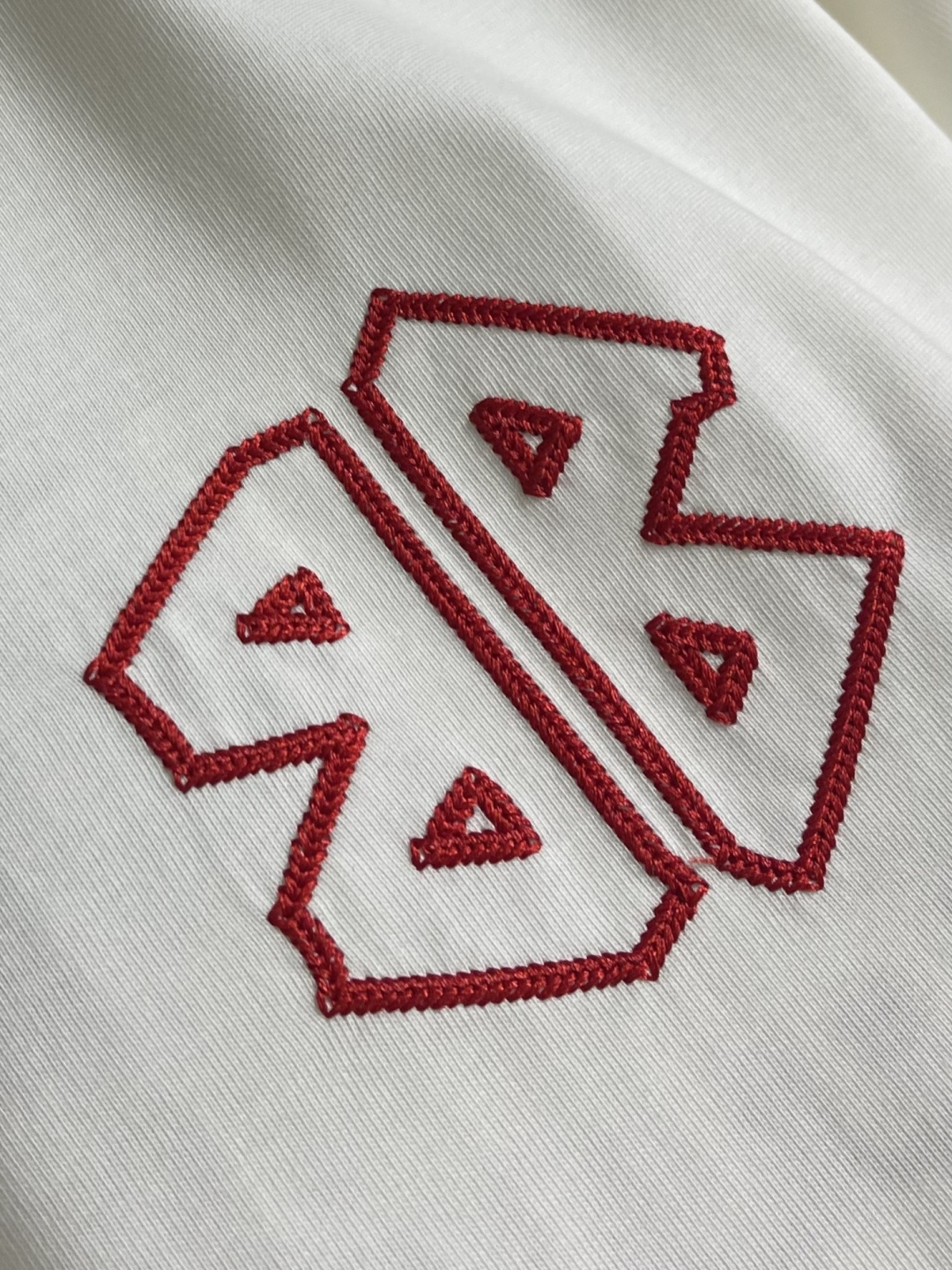 Balenciaga 前后刺绣字母logo标识短袖T恤，百分百定织定染纯棉面料 整体洗水做旧工艺 手感柔