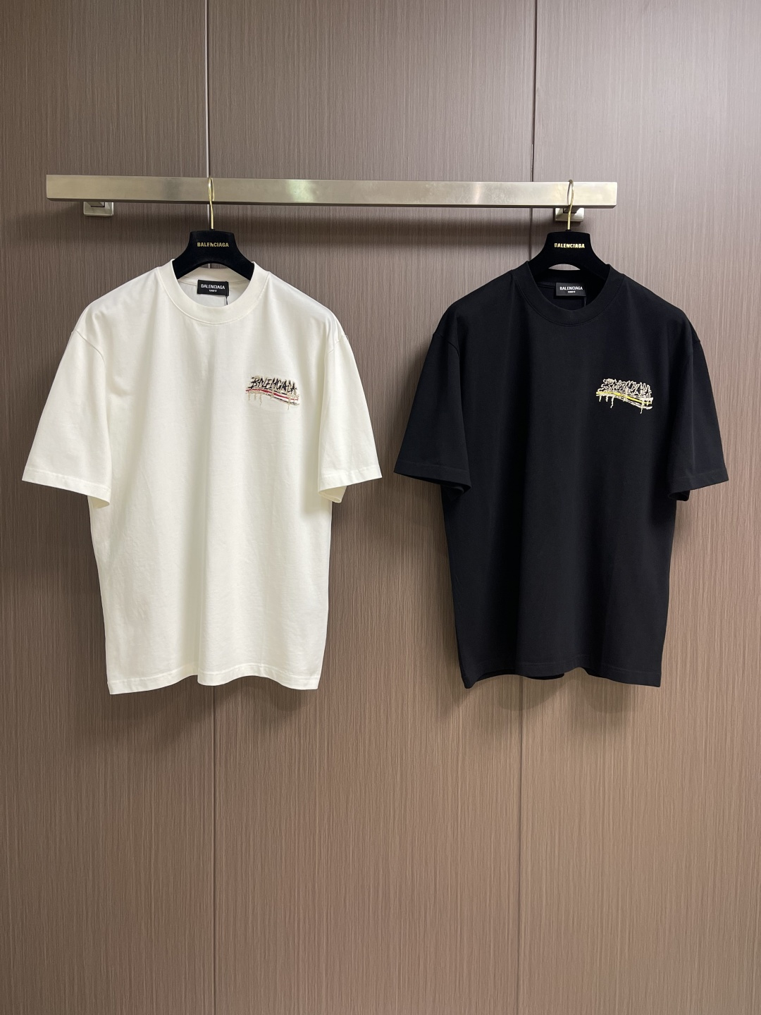 Balenciaga 2026ss新款可乐海浪花刺绣短袖T恤，成衣洗水，设计感十足 ，面料采用巴黎ZP定