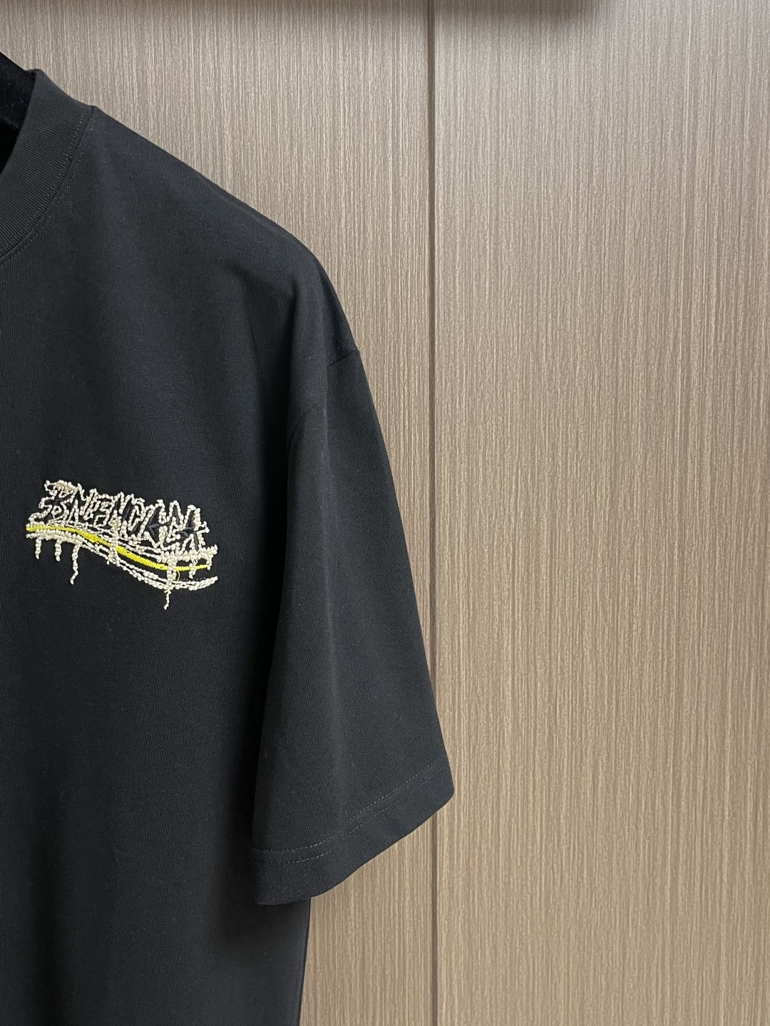 Balenciaga 2026ss新款可乐海浪花刺绣短袖T恤，成衣洗水，设计感十足 ，面料采用巴黎ZP定