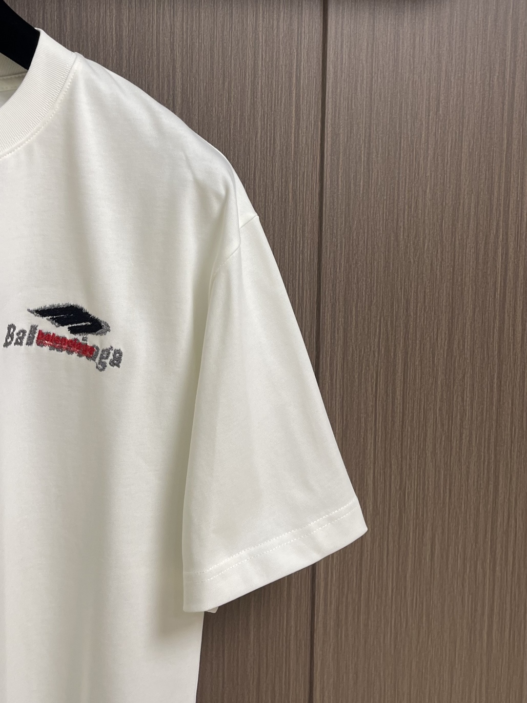 Balenciaga 刺绣logo圆领短袖T恤，定织定染百分百纯棉双股面料 成衣洗水 前幅高清扫描图案完