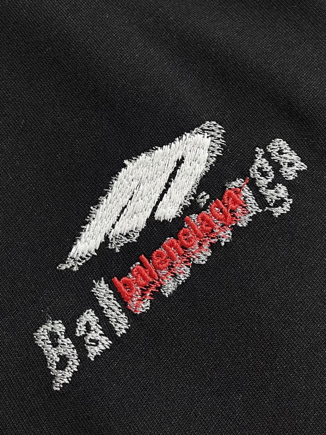 Balenciaga 刺绣logo圆领短袖T恤，定织定染百分百纯棉双股面料 成衣洗水 前幅高清扫描图案完