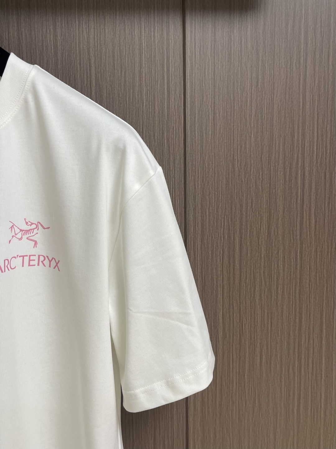 Arcteryx始祖鸟 2026SS 前后印花短袖T恤 采用60支双股，270g全棉面料。上身透气，绝不