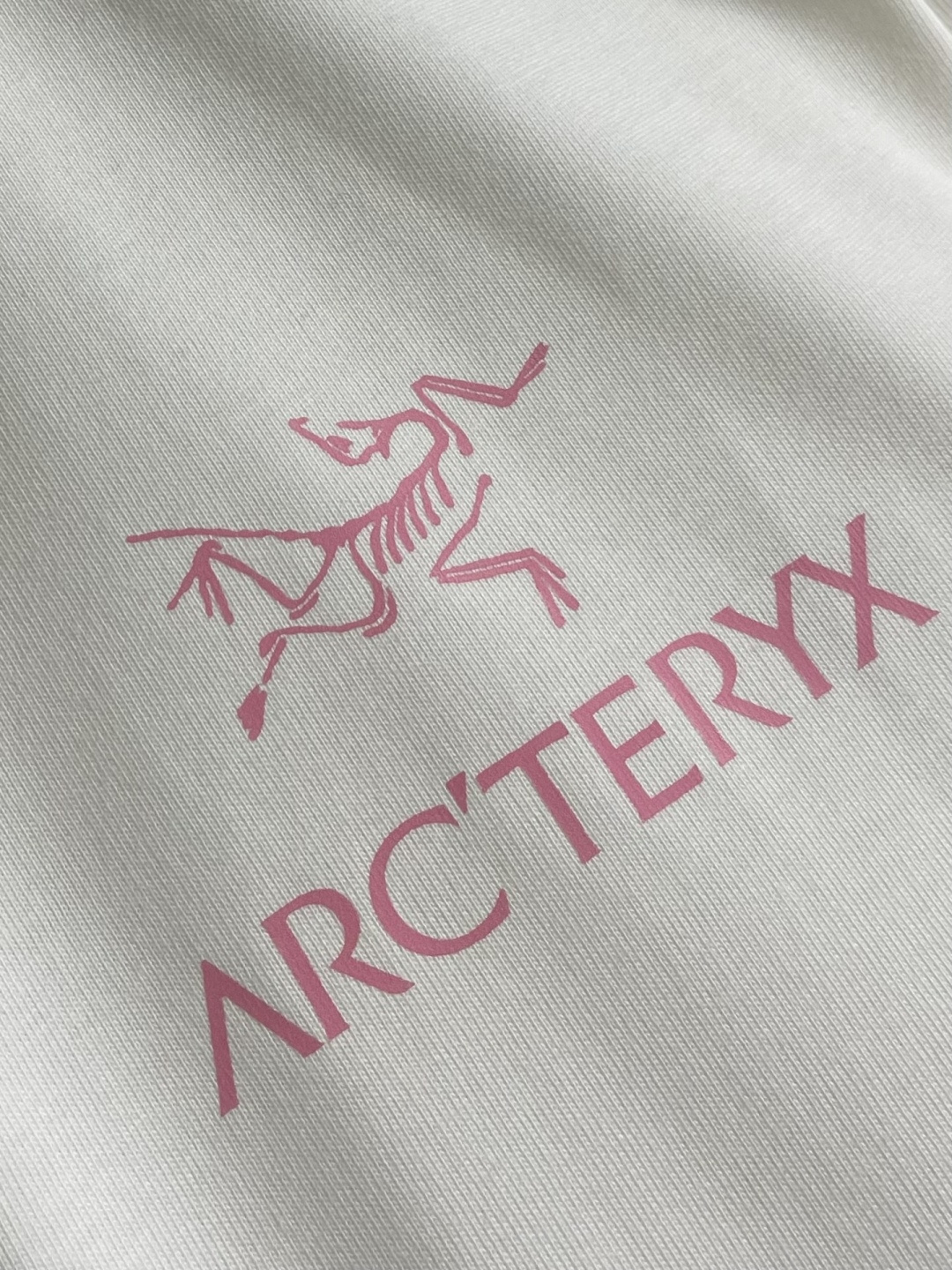 Arcteryx始祖鸟 2026SS 前后印花短袖T恤 采用60支双股，270g全棉面料。上身透气，绝不