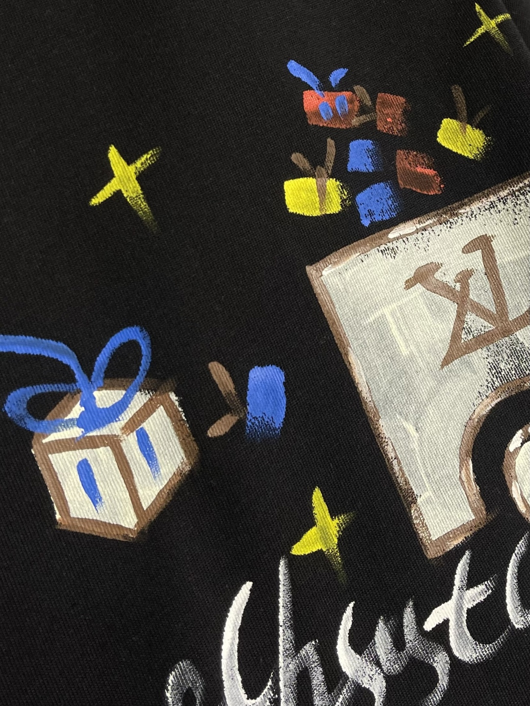 LV 2026SS 限定新品涂鸦logo印花短袖T恤，基础简约百搭款式，面料采用是高克重的针织棉布料，柔