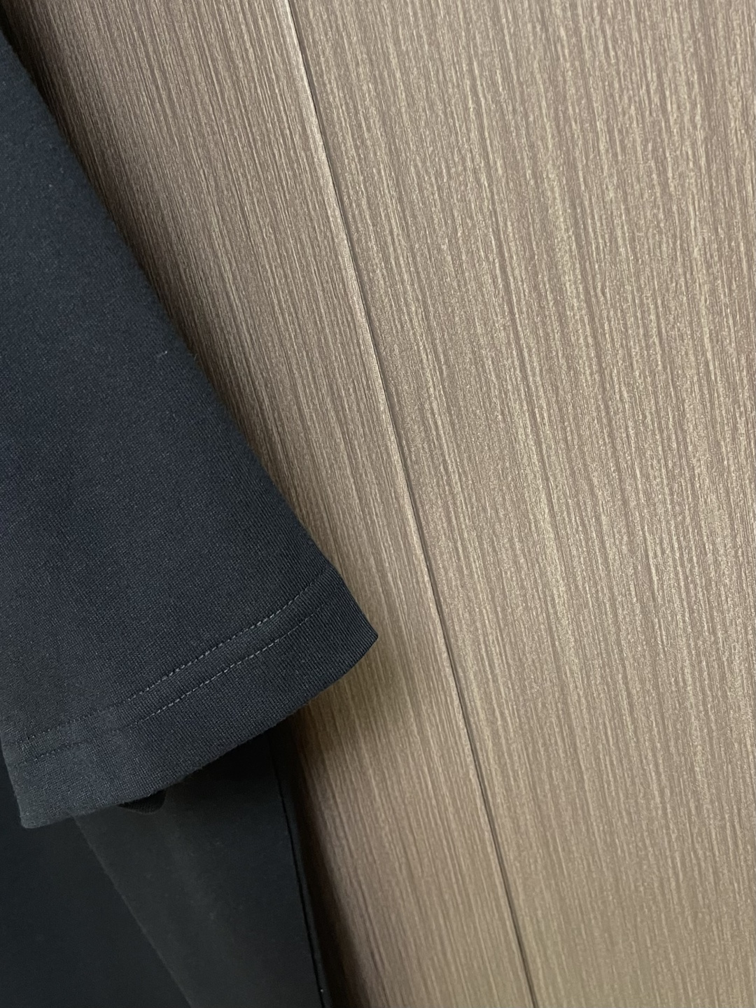 LV 2026SS 限定新品涂鸦logo印花短袖T恤，基础简约百搭款式，面料采用是高克重的针织棉布料，柔