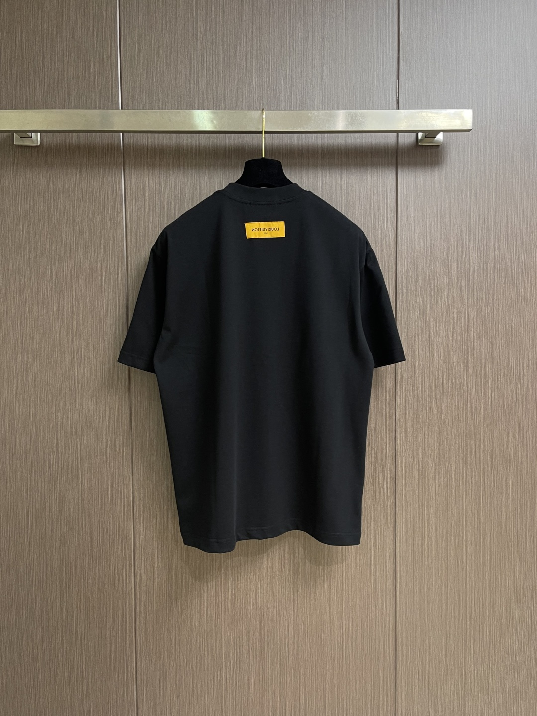 LV 2026SS 限定新品涂鸦logo印花短袖T恤，基础简约百搭款式，面料采用是高克重的针织棉布料，柔